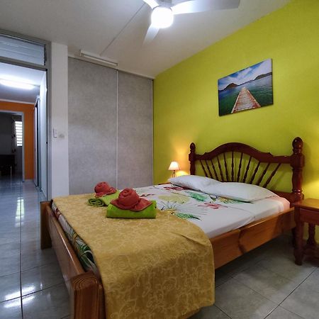 Bungalow With Sea View In Deshaies Exterior foto