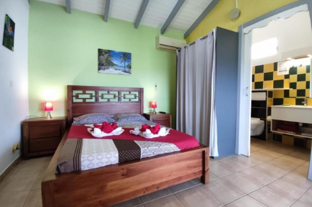 Bungalow With Sea View In Deshaies Exterior foto